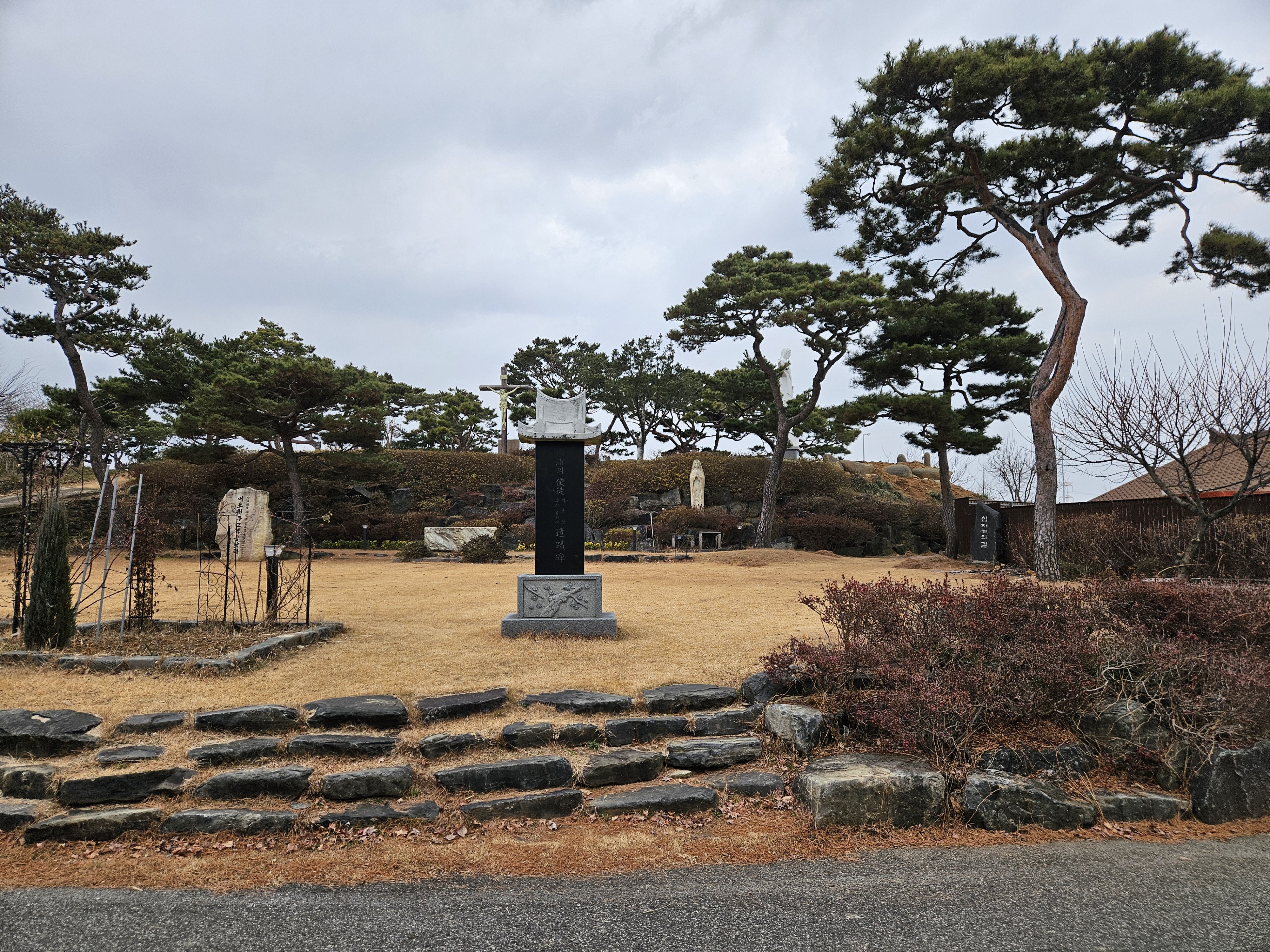 예산 여사울성지